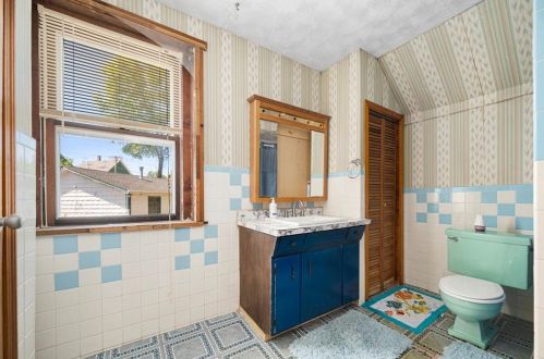 203 Sunnyside Ave, Woonsocket RI 02895-5103 exterior