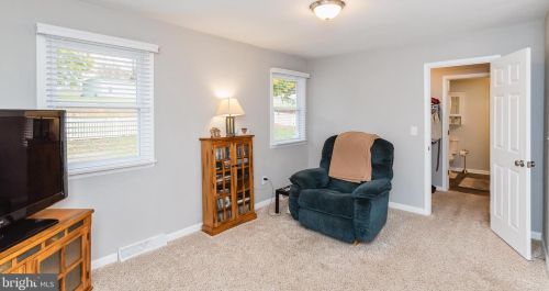 33 Vly Vw Dr, Hanover PA 17331-8307 exterior