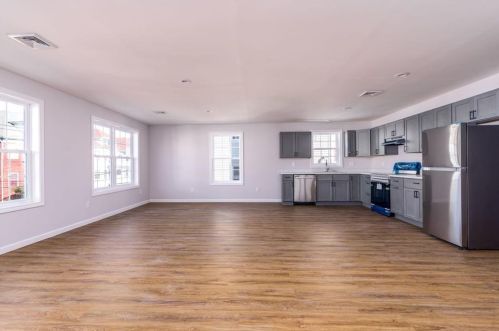 84 Glenham St, Providence RI 02907-1247 exterior