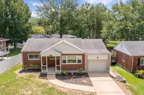 9562 Ldg Pole Ln, Saint Louis MO 63126-2160 exterior