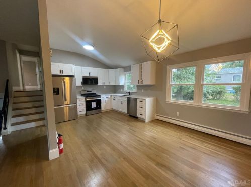 524 Shirley Pkwy, Piscataway NJ  08854-4546 exterior