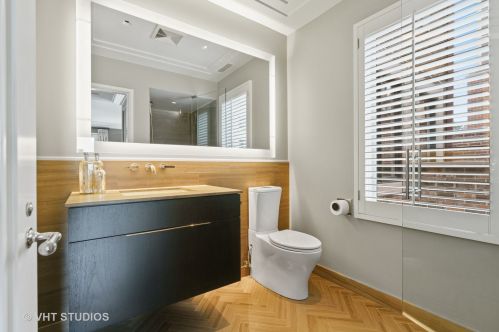 1449 Astor St, Chicago IL 60610-1608 exterior