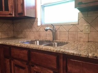 1824 Oak Hill Cir, Dallas TX  75217-2018 exterior