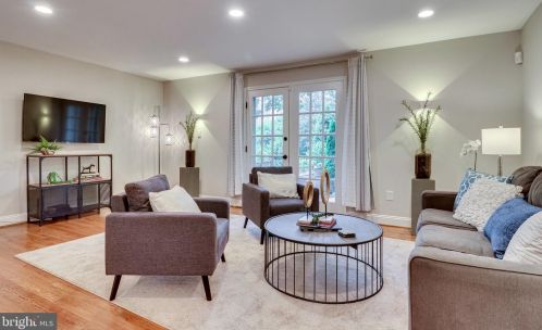 1560 Bruton Ct, Mc Lean VA 22101-4301 exterior