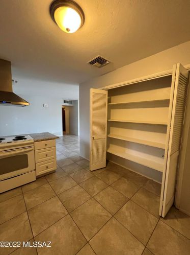 422 La Cholla Blvd, Tucson AZ  85745-2157 exterior