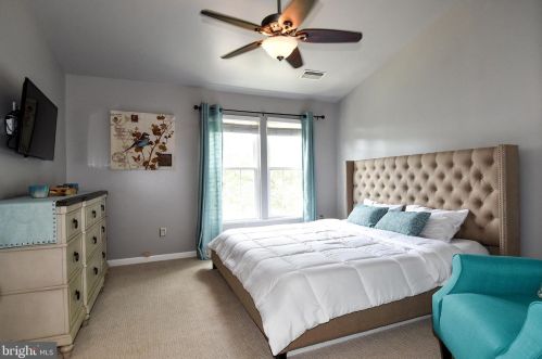 7458 Gadsby Sq, Alexandria VA 22315-5288 exterior