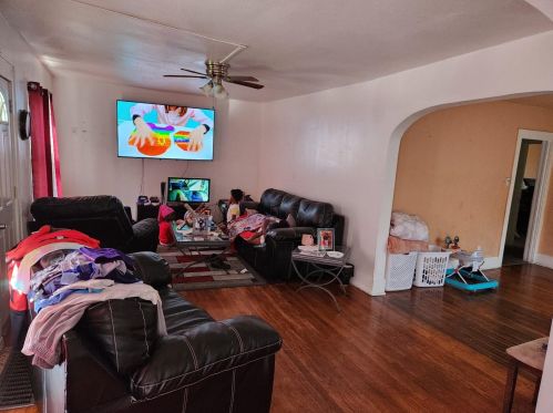 1956 Wood St, Meskegon MI 49442-5716 exterior