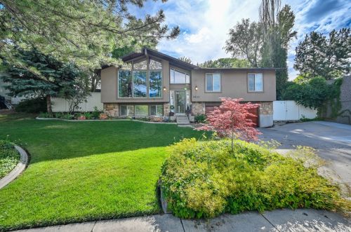 9422 Mombo Dr, Sandy, UT 84092-3018