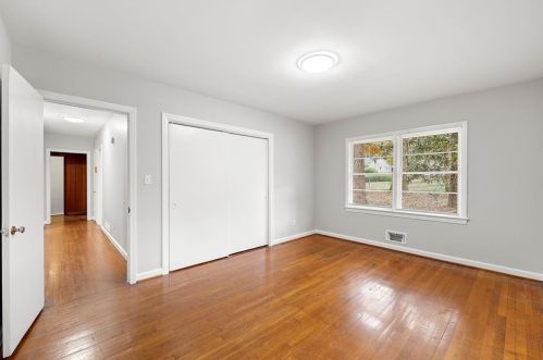 5820 Greenbrier Rd, Atlanta GA 30328-5215 exterior