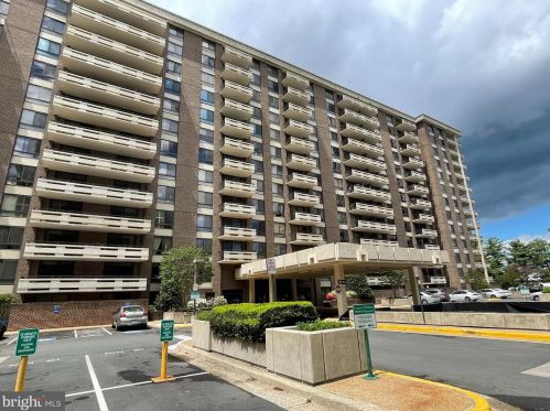 1808 Old Meadow Rd, Mc Lean VA  22102-1825 exterior