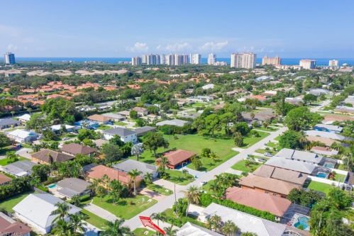 758 93 Ave, Naples FL 34108-2441 exterior