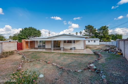 8542 Desert Steppes Dr, Tucson AZ  85710-4210 exterior