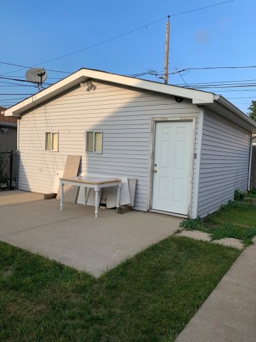 6423 Kostner Ave, Chicago IL 60652-3102 exterior