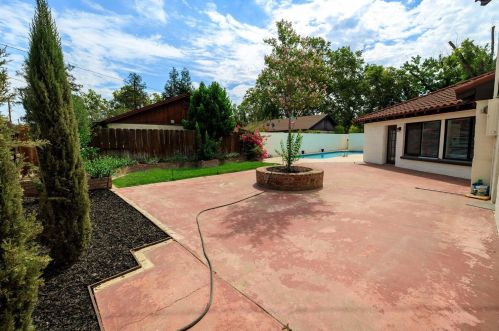 1267 Canal Dr, Turlock CA  95380-4159 exterior