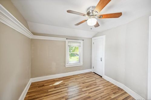 43 St, Windsor Locks CT 06096-1357 exterior