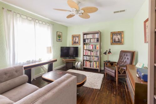 304 Canion St, Austin TX  78752-4110 exterior