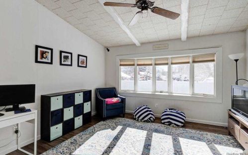 16 Quebec Dr, Huntington Station NY 11746-3872 exterior