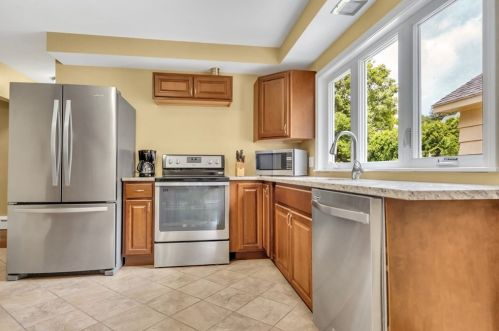 30 Kinnicutt Rd, Worcester MA 01602-1546 exterior