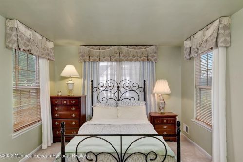 19 Cres Rd, Old Bridge NJ 08857-4101 exterior