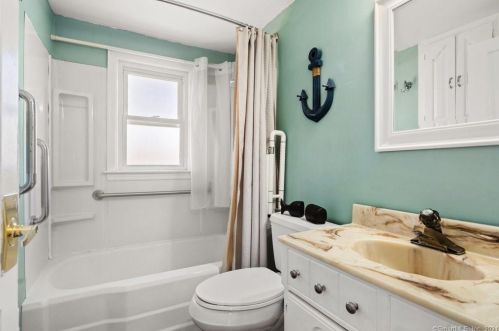 68 Irving St, Manchester CT 06042-3029 exterior