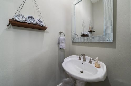 2111 Canton St, Dallas TX 75226-1621 exterior