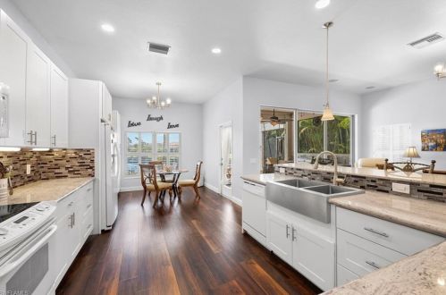 2867 Blossom Ct, Naples FL 34120-7528 exterior