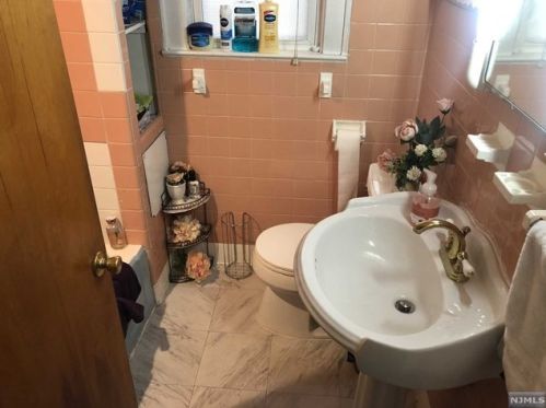 55 Clinton Pl, East Rutherford NJ 07073-1323 exterior