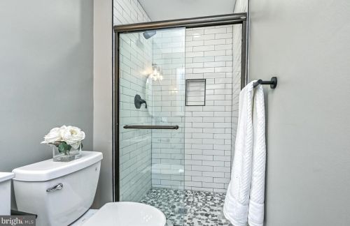 2002 Belle View Blvd, Alexandria VA 22307-1360 exterior