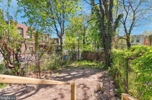 5210 Cedar Ave, Philadelphia PA  19143-1525 exterior