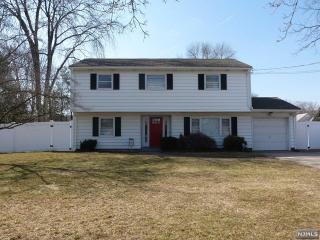 621 Valley Rd, Wayne NJ  07470-3527 exterior