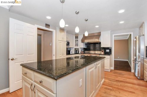 1180 Ridgemont Pl, Concord CA 94521-4831 exterior