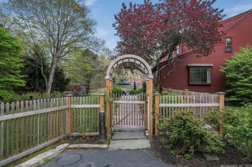 62 Rte 80, Deep River CT 06419-1429 exterior