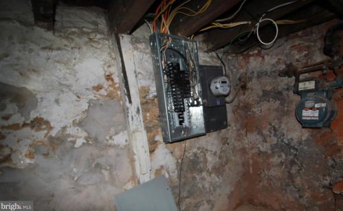 824 49 St, Philadelphia PA 19139-1813 exterior