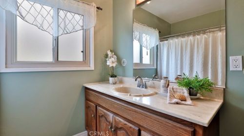 1100 Lincoln Ave, Fullerton CA 92831-4506 exterior