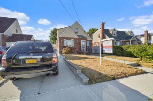 19 Law St, Valley Stream, NY 11580-1017