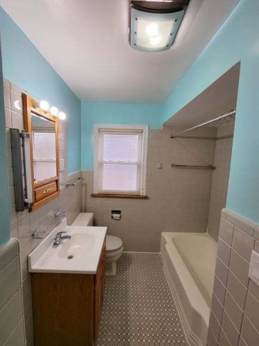 2817 97th St, Chicago IL  60617-5054 exterior