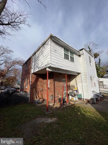 716 Croissant Pl, Washington DC 20019-2212 exterior