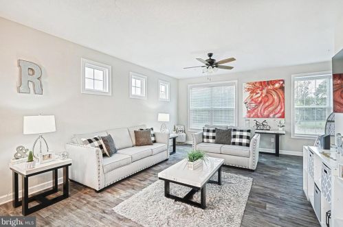 144 Overlook Dr, Hanover PA 17331-9136 exterior