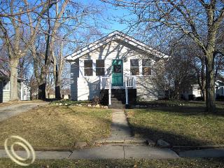 22830 Lake Way, Farmington, MI 48336-3210