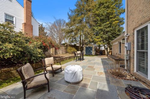 1008 Kimberwicke Rd, Mc Lean VA 22102-1328 exterior