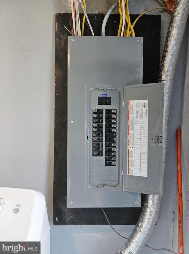 6545 Guyer Ave, Philadelphia PA 19142-2602 exterior