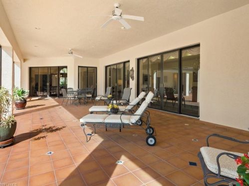 4724 Oak Leaf Dr, Naples FL 34119-8575 exterior