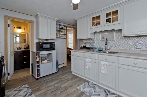 301 Orange St, Springfield MA 01108-1325 exterior