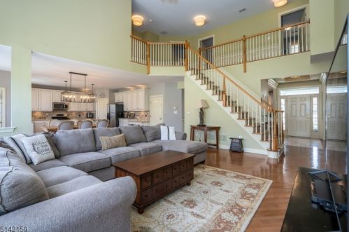 60 Crestview Dr, Clinton NJ 08809-2049 exterior