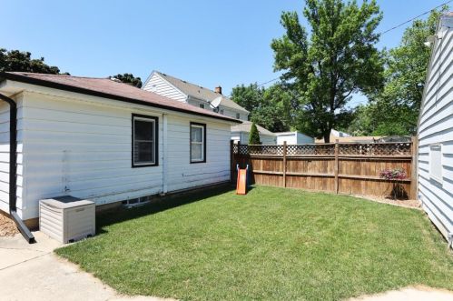 2106 107, Milwaukee WI 53226-2304 exterior