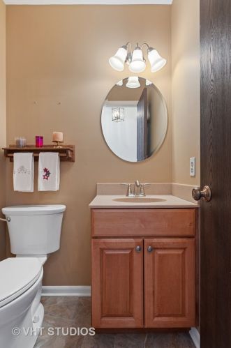 1080 Butler Dr, Bull Valley IL 60014-6927 exterior