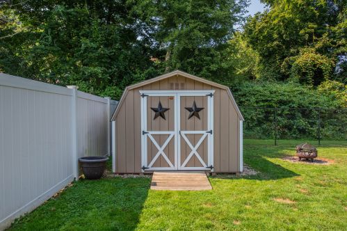 90 Dana Ln, Meriden CT 06451-5032 exterior