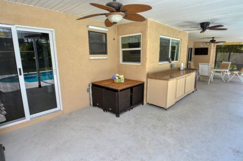 834 Walters Ter, Fort Pierce FL 34983-3963 exterior