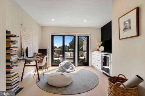 1733 Independence Ave, Washington DC  20003-1637 exterior