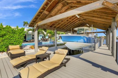 180 Channel Dr, Naples FL 34108-2141 exterior